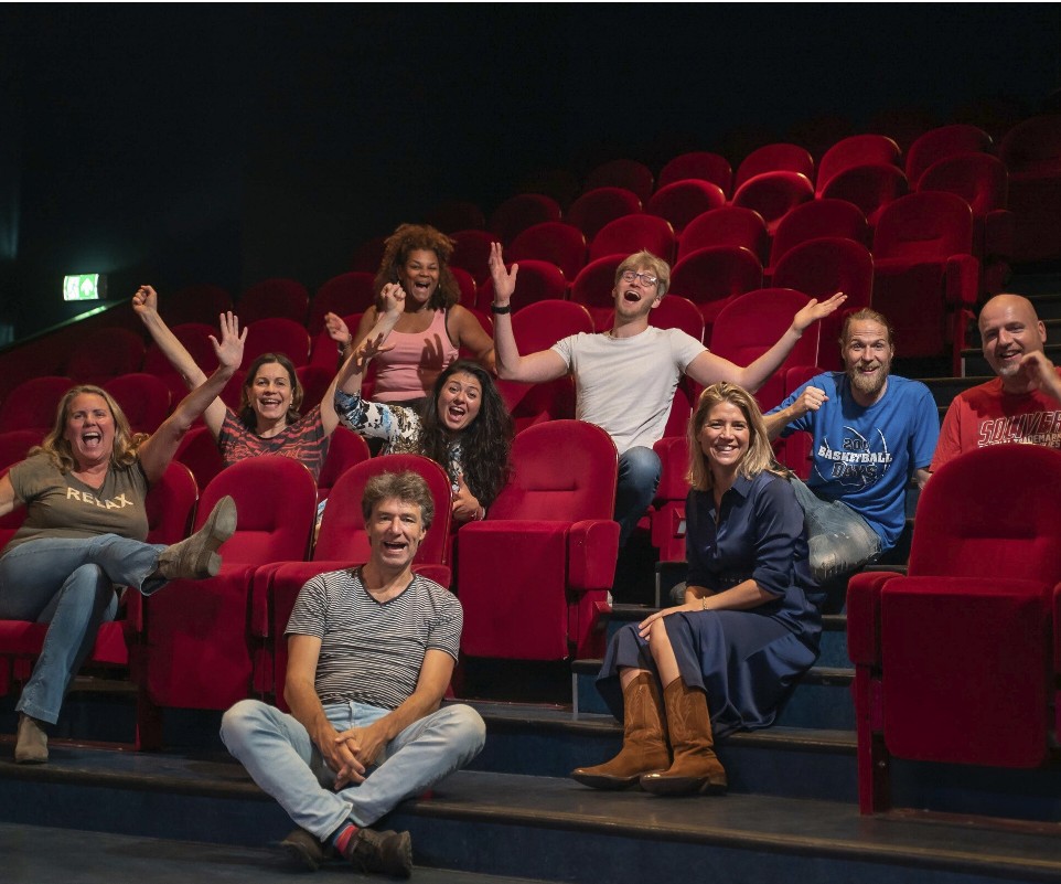 Taal Werkt theateravond over basisvaardigheden op de werkvloer